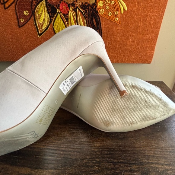 Jacques Vert| Light Grey Satin Occasion Heels w/Floral Rosette Detailing Sz 8.5 - Picture 11 of 11